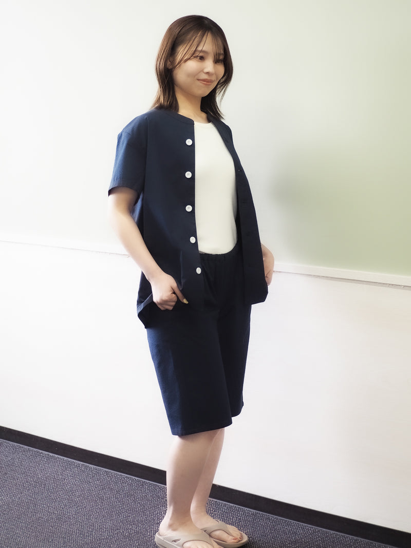 女性スタッフ
