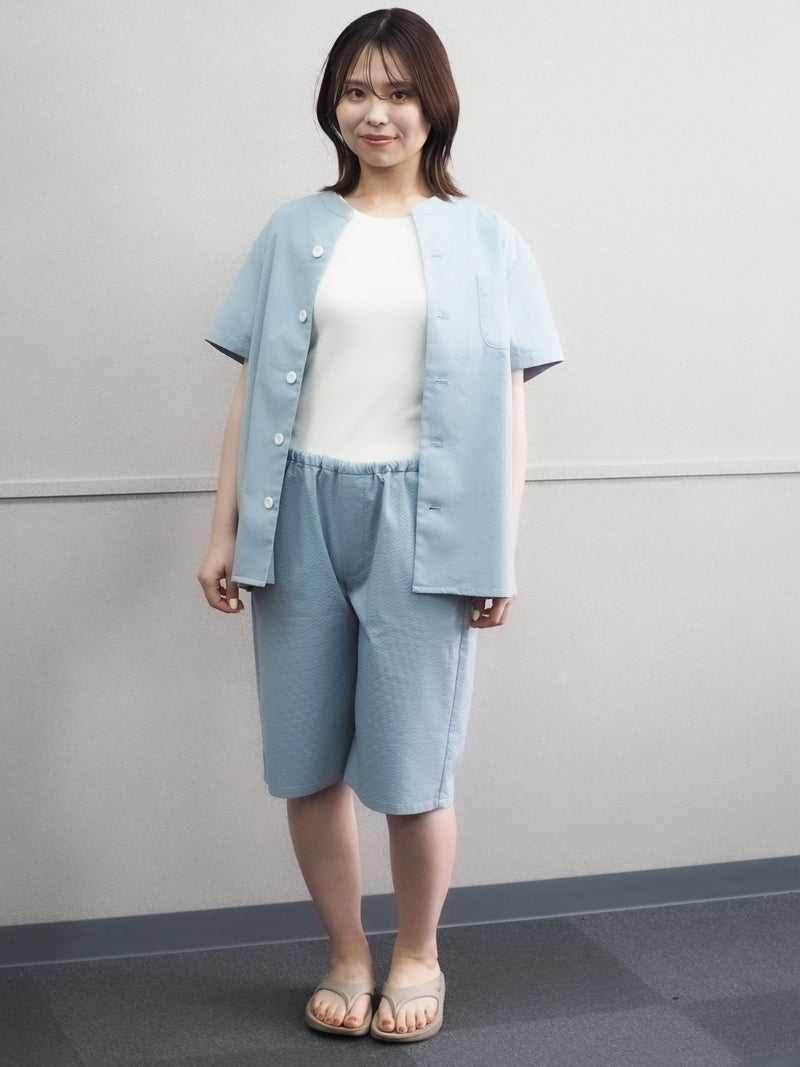 女性スタッフ