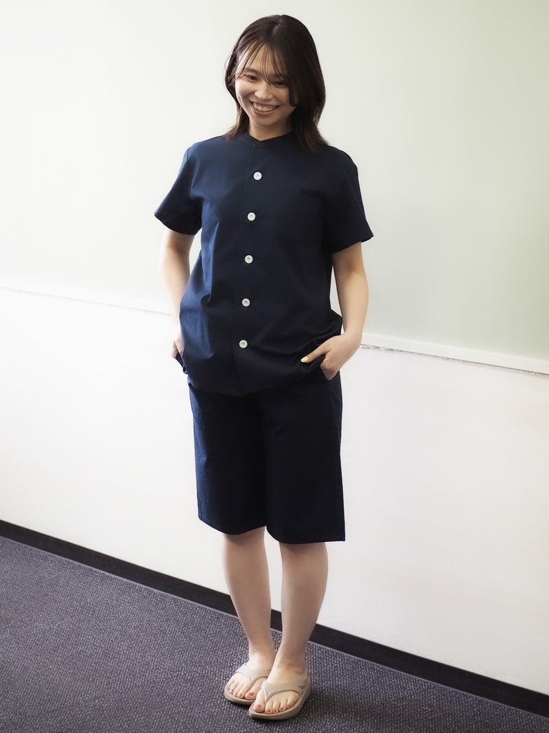 女性スタッフ